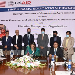 سندھ حکومت نے 32 اسکول ٹھیکے پر دے دیئے